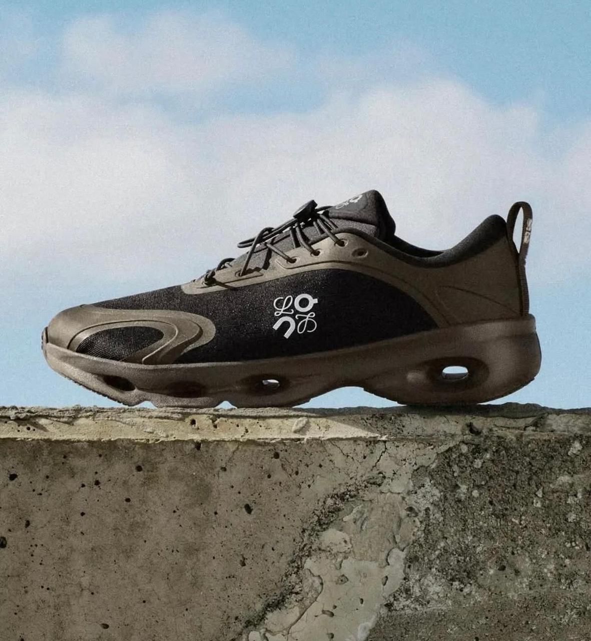 On Cloud | Cloudsolo Loewe Sneakers – Dark Brown / Black – Product Image 3