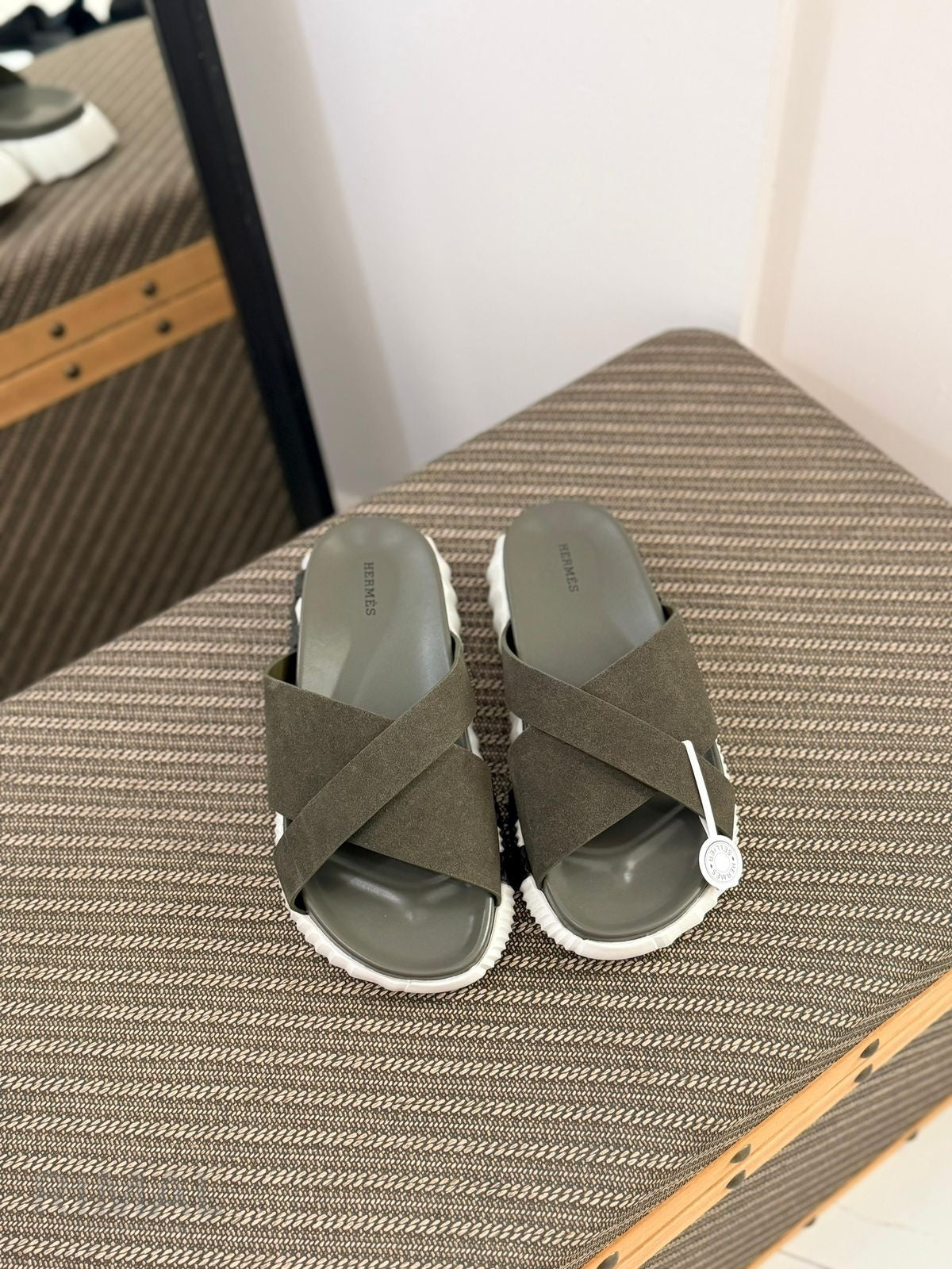 Hermès | Electro Blanc Sandals – Noir – Product Image 3