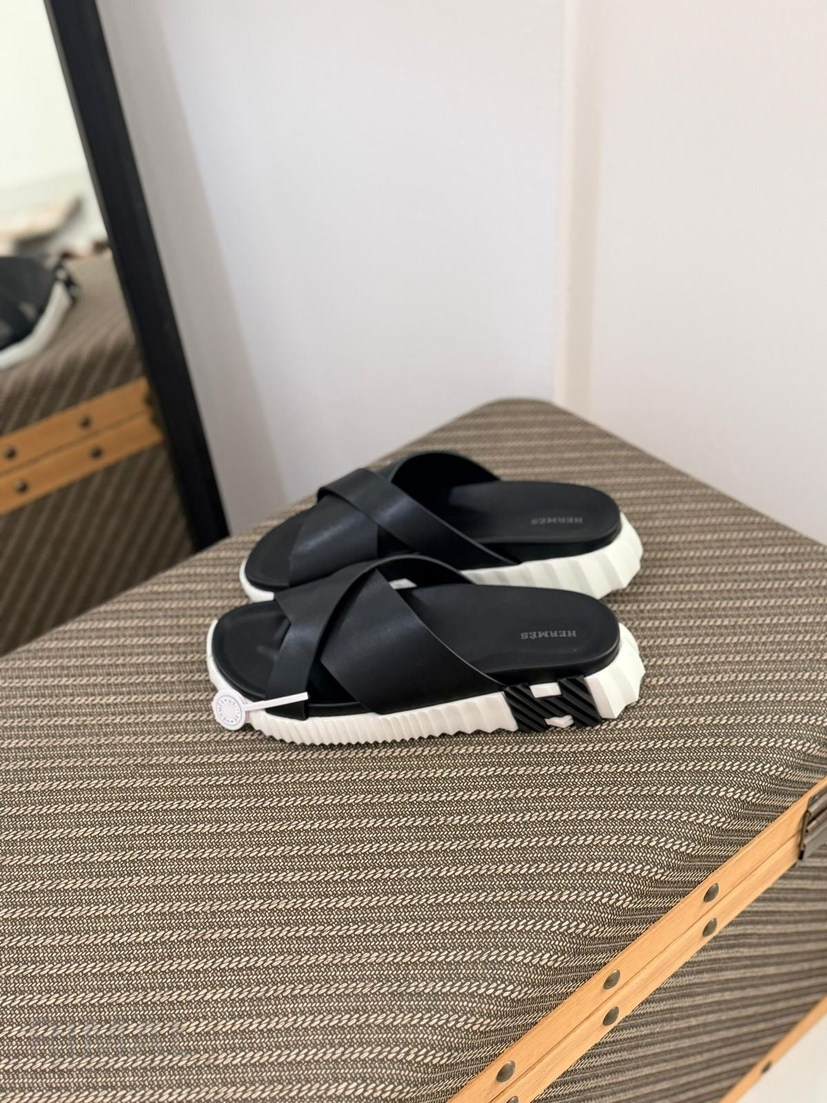 Hermès | Electro Blanc Sandals – Noir – Product Image 3