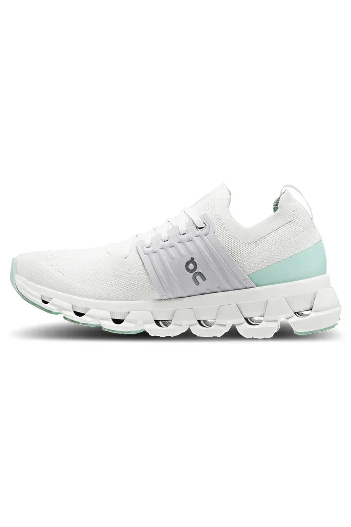 On Cloud | Cloudnova Lightweight Running Sneakers – Product Image 6