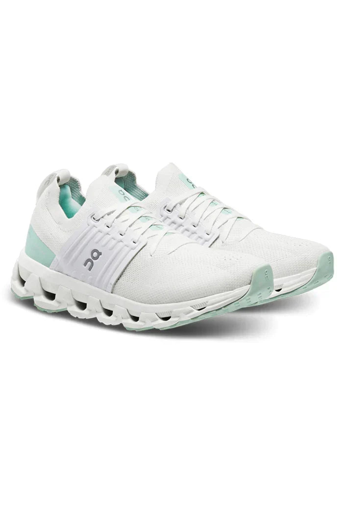 On Cloud | Cloudnova Lightweight Running Sneakers – Product Image 2