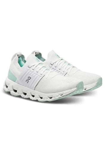 On Cloud | Cloudnova Lightweight Running Sneakers – Product Image 2