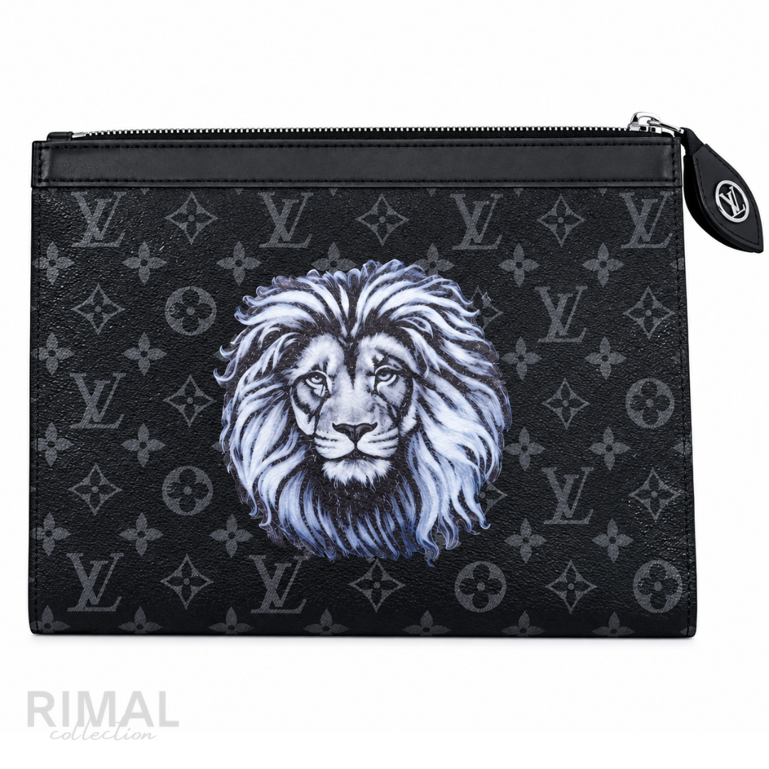 Louis Vuitton – Savane Lion Pochette Voyage