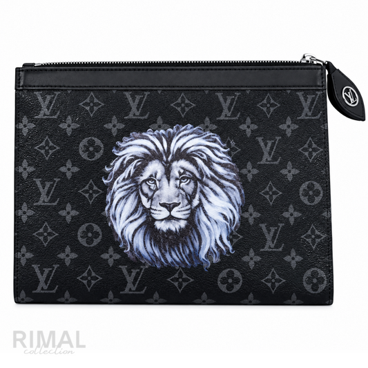 Louis Vuitton – Savane Lion Pochette Voyage