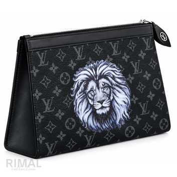 Louis Vuitton – Savane Lion Pochette Voyage