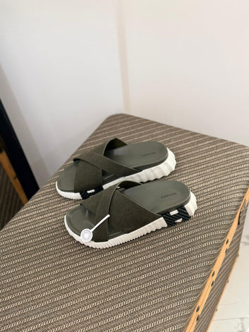 Hermès | Electro Blanc Sandals – Noir – Product Image 2