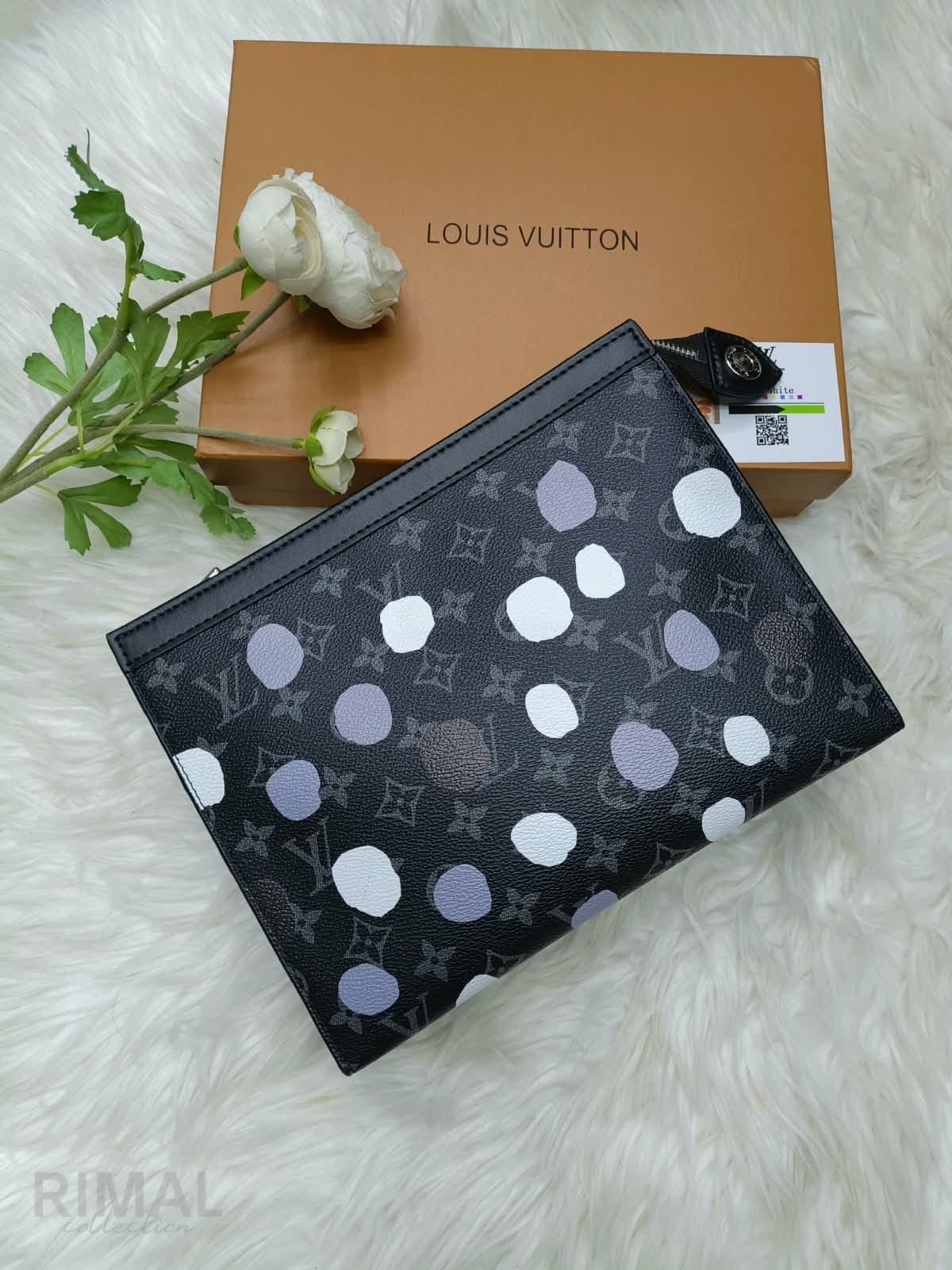 LV – Louis Vuitton x Yayoi Kusama Pochette Voyage