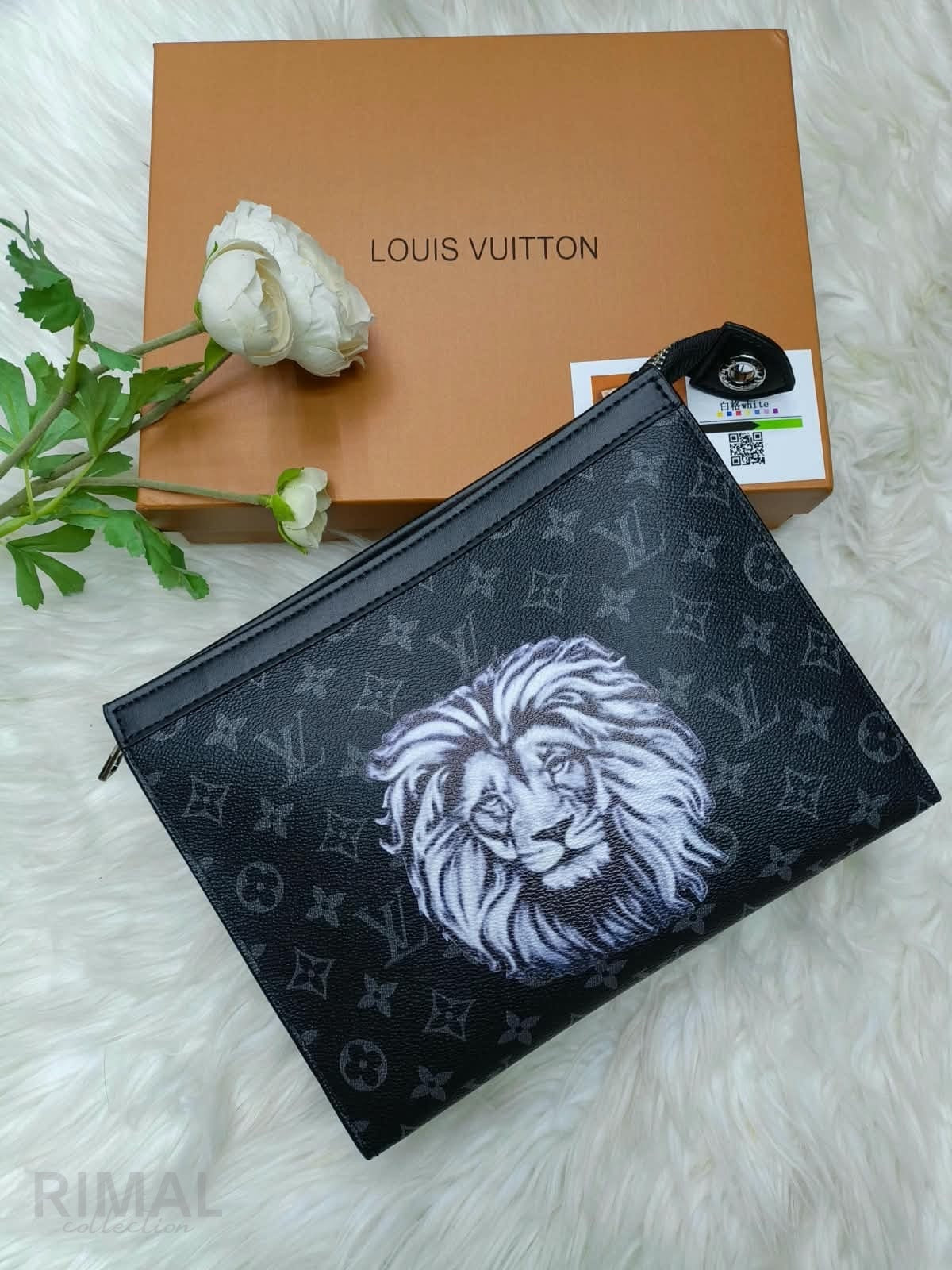 Louis Vuitton – Savane Lion Pochette Voyage
