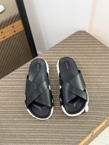 Hermès | Electro Blanc Sandals – Noir – Product Image 2