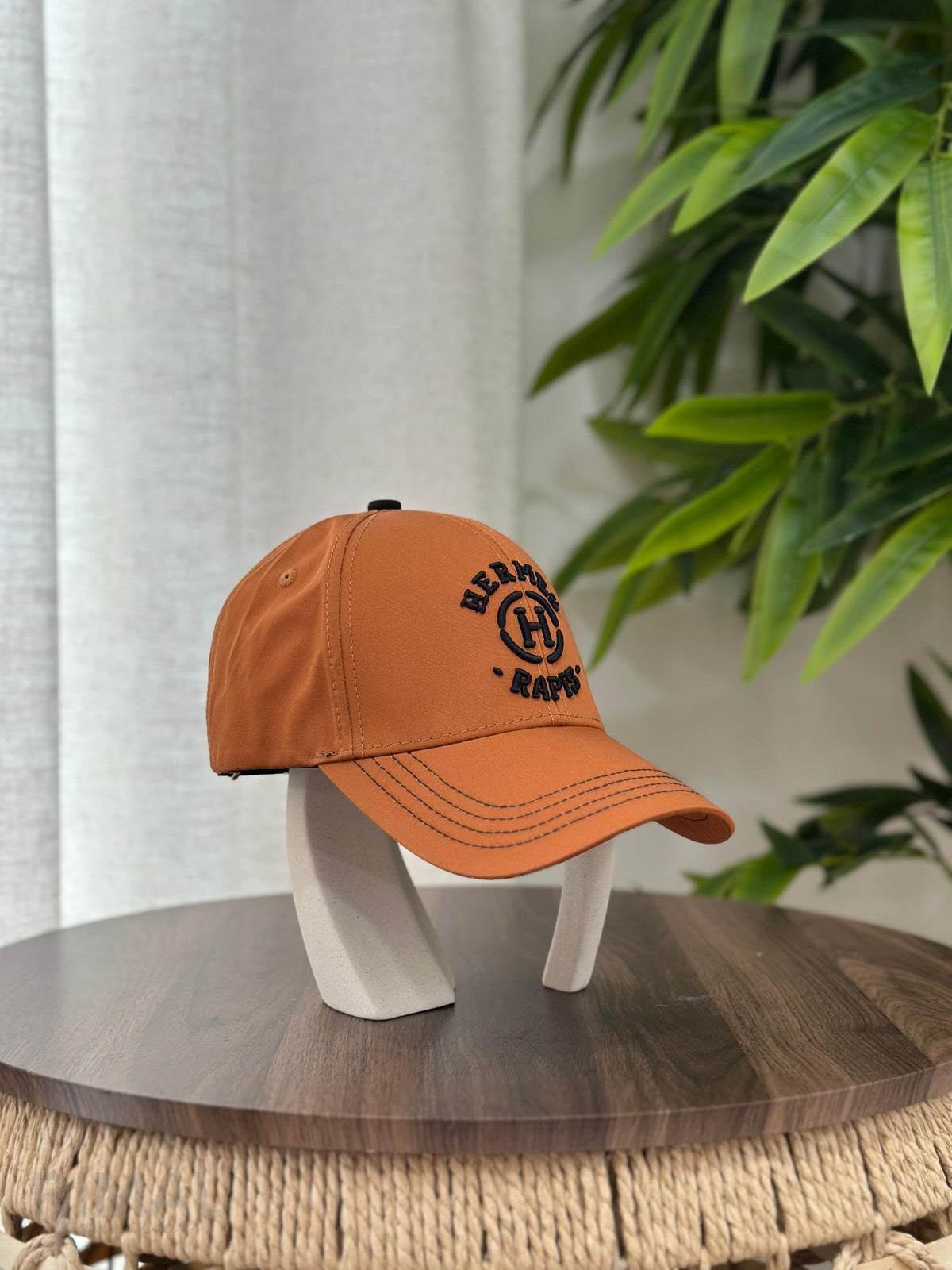 Hermès | Miles Cheval Au Trait Cap – Off White / Tan – Product Image 1