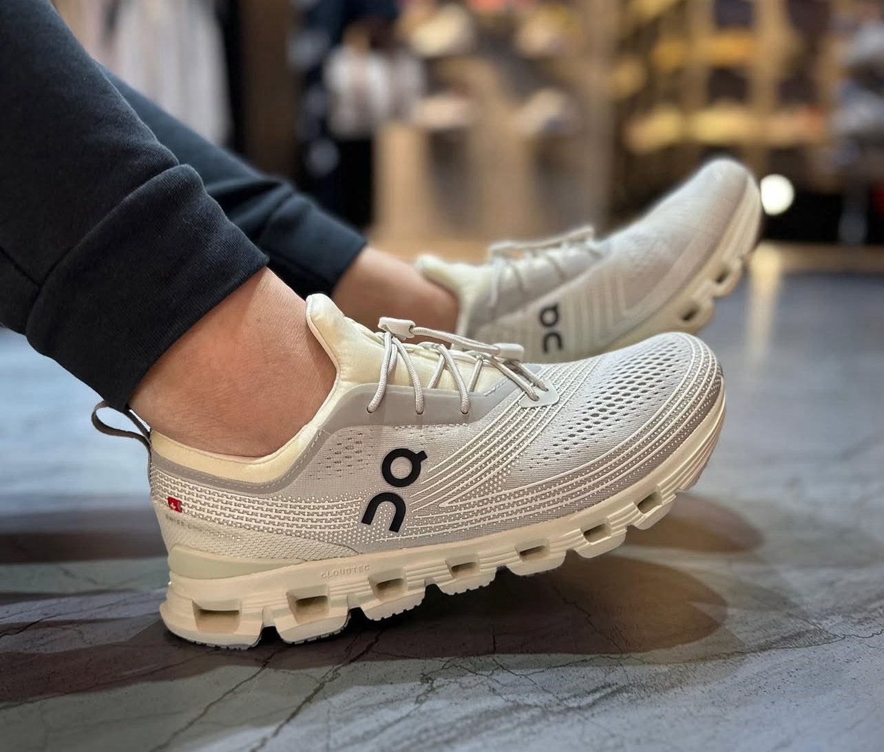 On Cloud | Cloud X Z5 Sneakers – Beige – Product Image 2