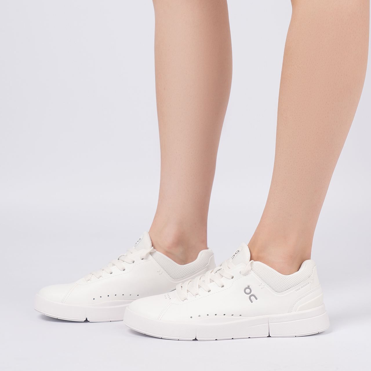 On Cloud | Roger Advantage Sneakers – All White – Product Image 5