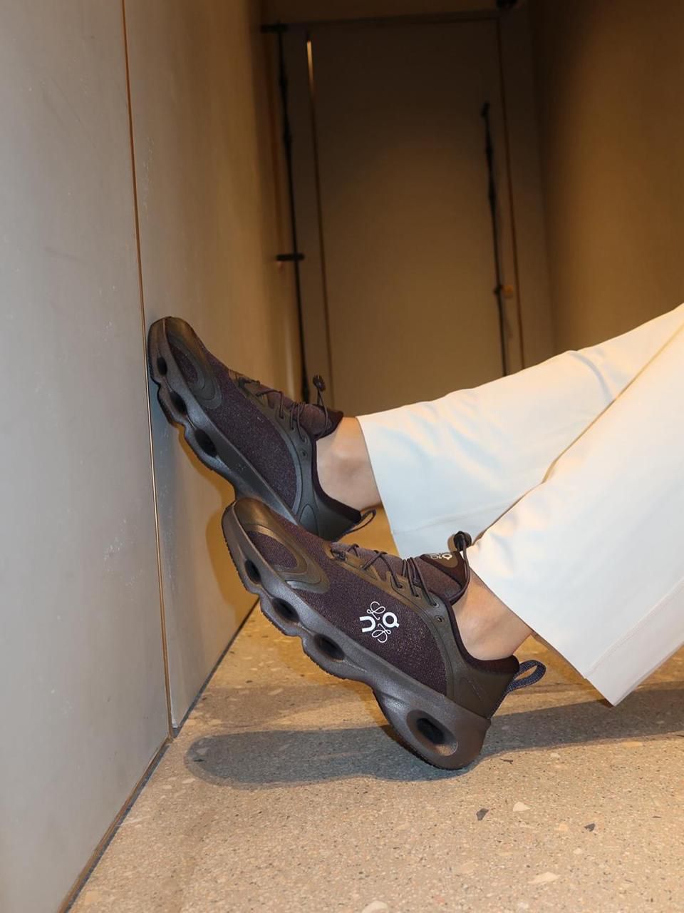 On Cloud | Cloudsolo Loewe Sneakers – Dark Brown / Black – Product Image 1