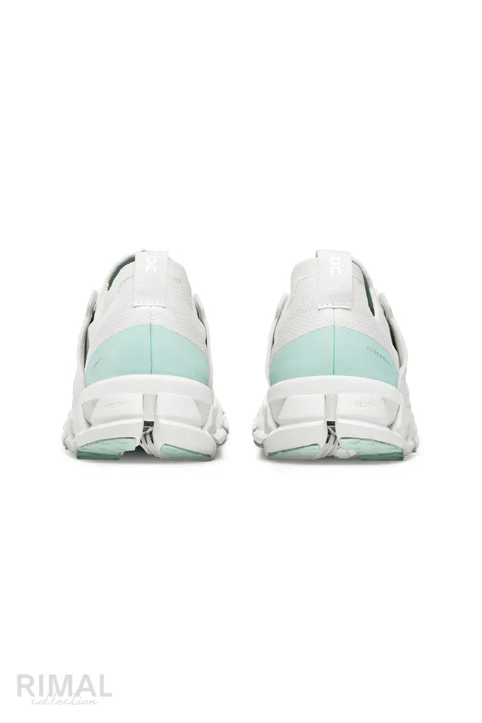 On Cloud | Cloudnova Lightweight Running Sneakers – Product Image 4