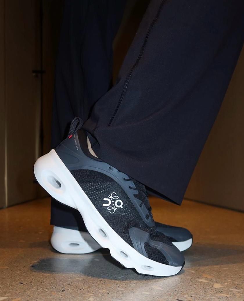 On Cloud | Cloudsolo Loewe Sneakers – Black – Product Image 1