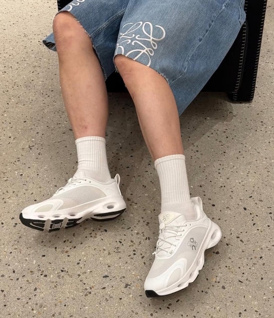 On Cloud | Cloudsolo Loewe Sneakers – White / Light Grey – Product Image 1