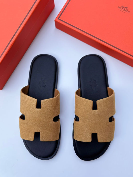 Hermès | Izmir Sandals – Noir / Gold – Product Image 1
