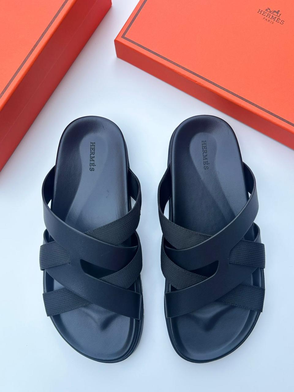 Hermès | Chypre Sandals – Noir – Product Image 1