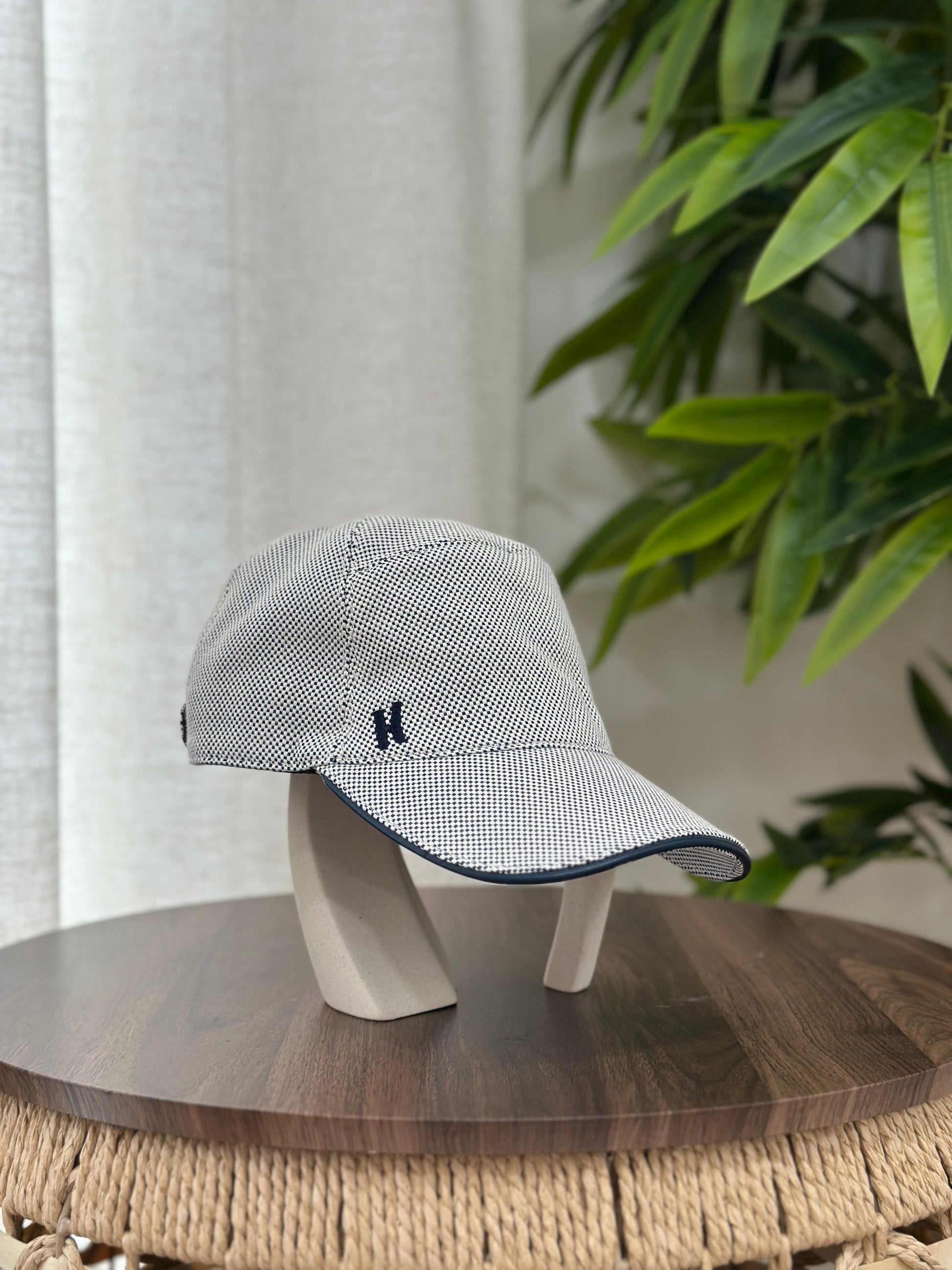 Hermès | Miles H Circle Cap – Noir / Orange – Product Image 1