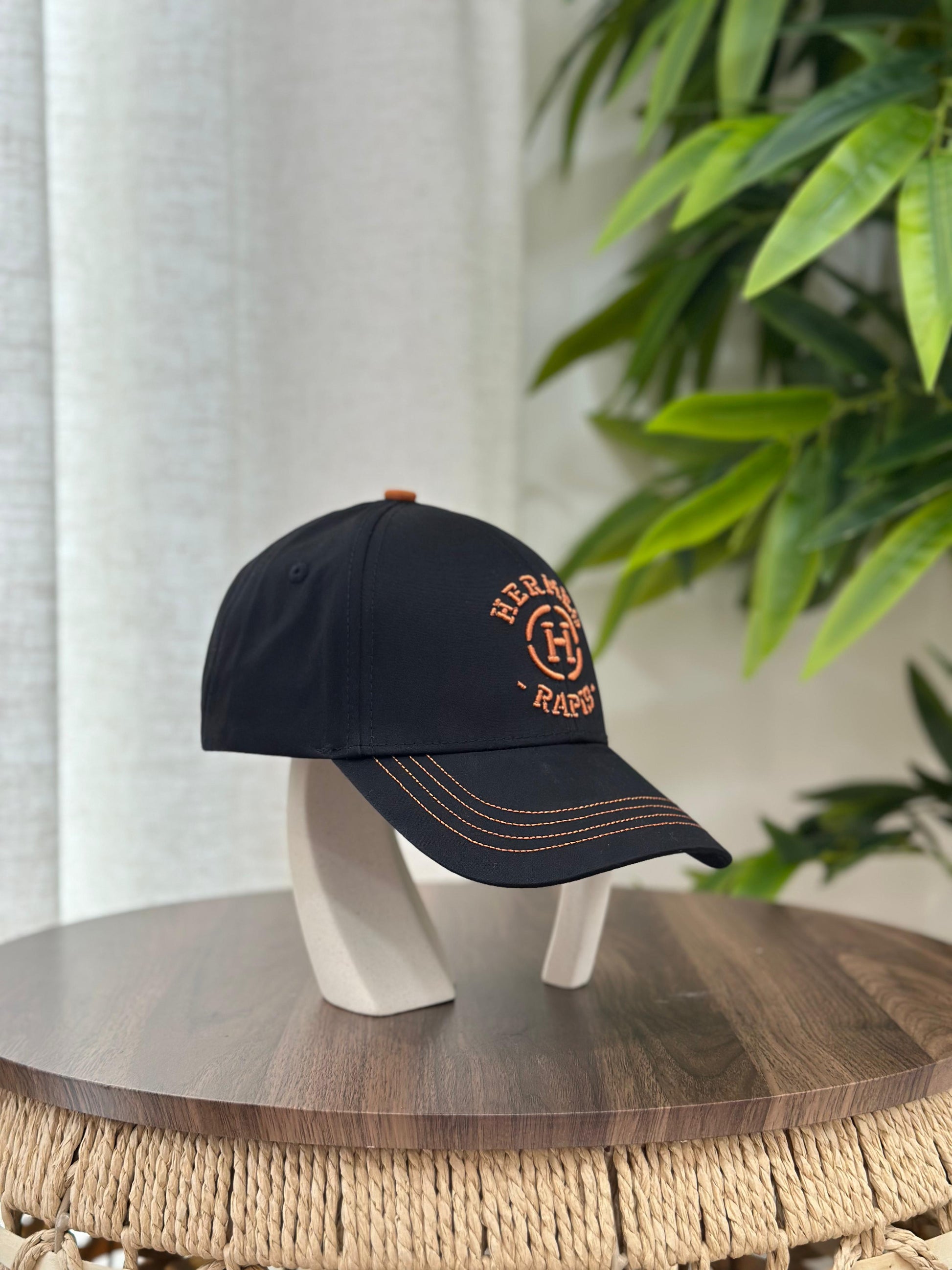 Hermès | Miles H Cap – Off White / Noir – Product Image 1