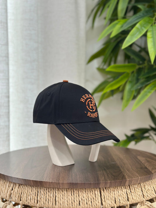 Hermès | Miles H Cap – Off White / Noir – Product Image 1