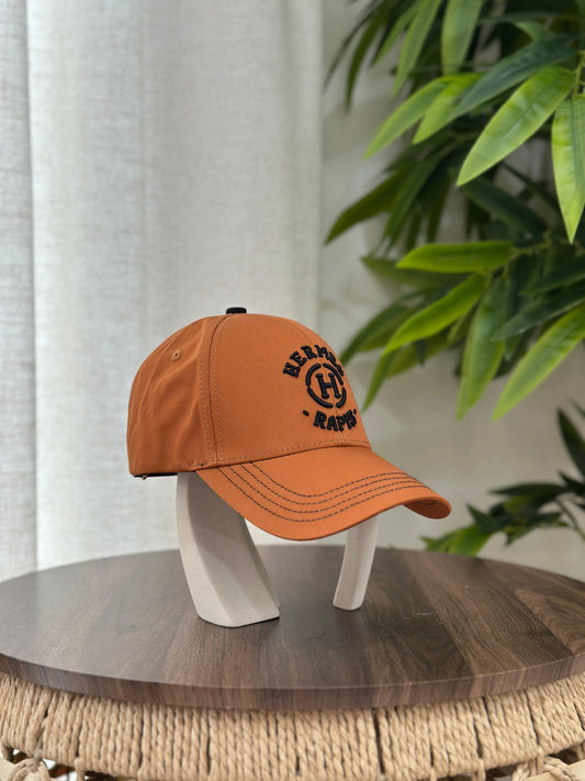 Hermès | Miles Cheval Au Trait Cap – Off White / Tan – Product Image 1