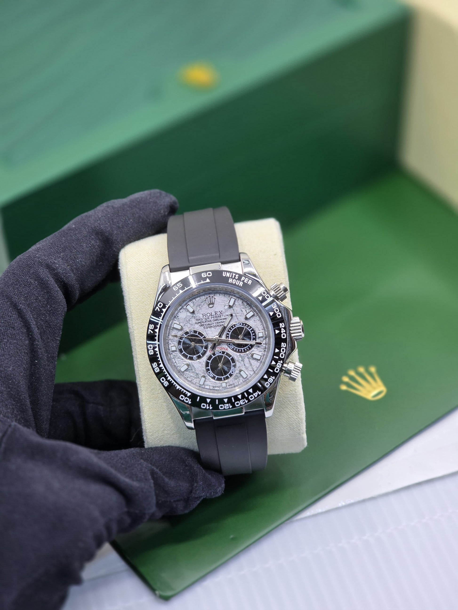 Rolex | Cosmograph Daytona Oysterflex Watch – Yellow / Gold / White – Product Image 1