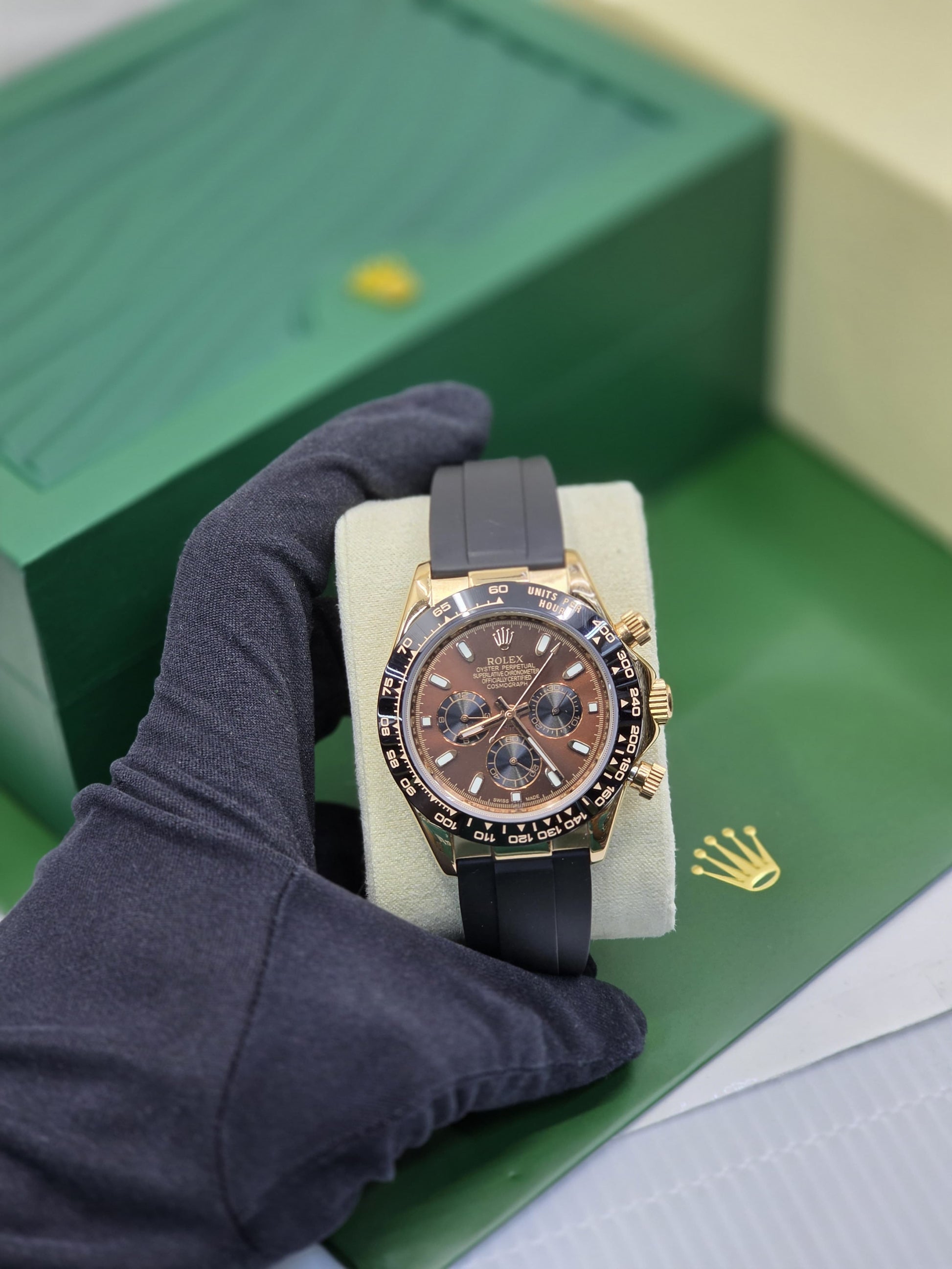 Rolex | Cosmograph Daytona Oysterflex Watch – White / Gold / Black – Product Image 1