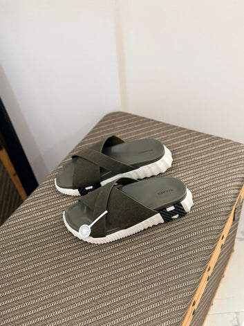 Hermès | Electro Blanc Sandals – Noir – Product Image 2