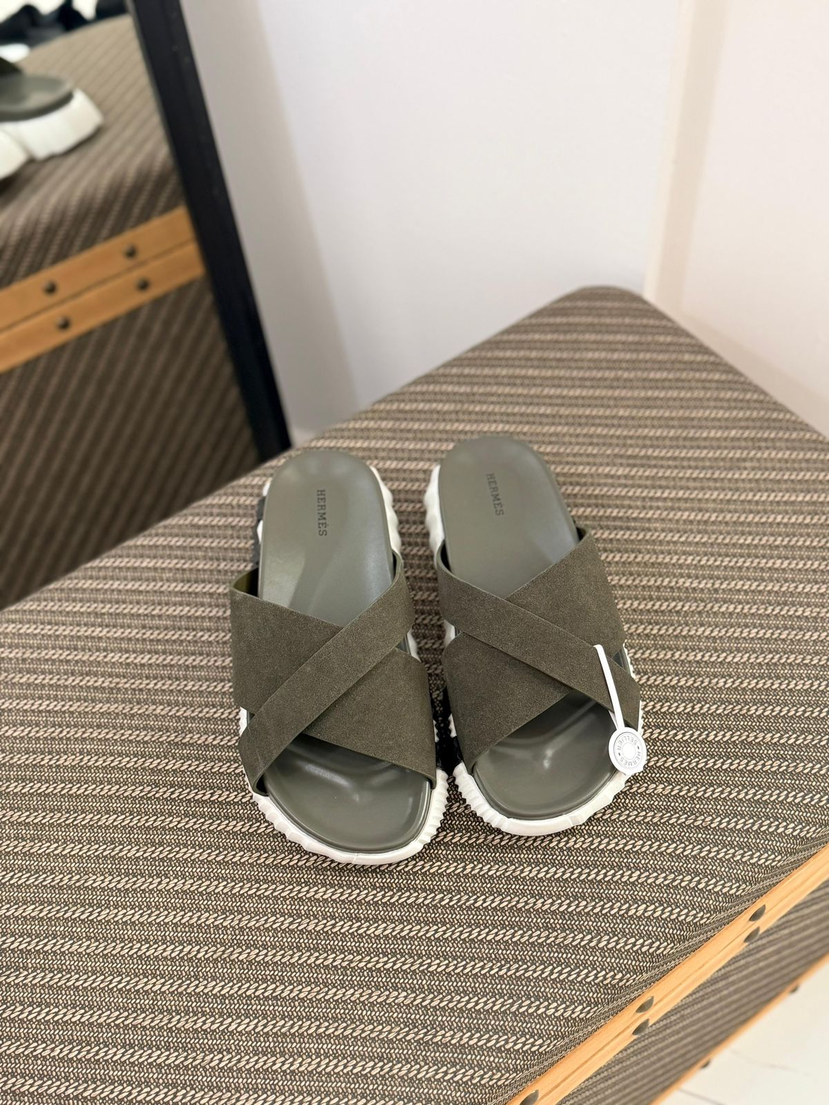 Hermès | Electro Blanc Sandals – Noir – Product Image 3