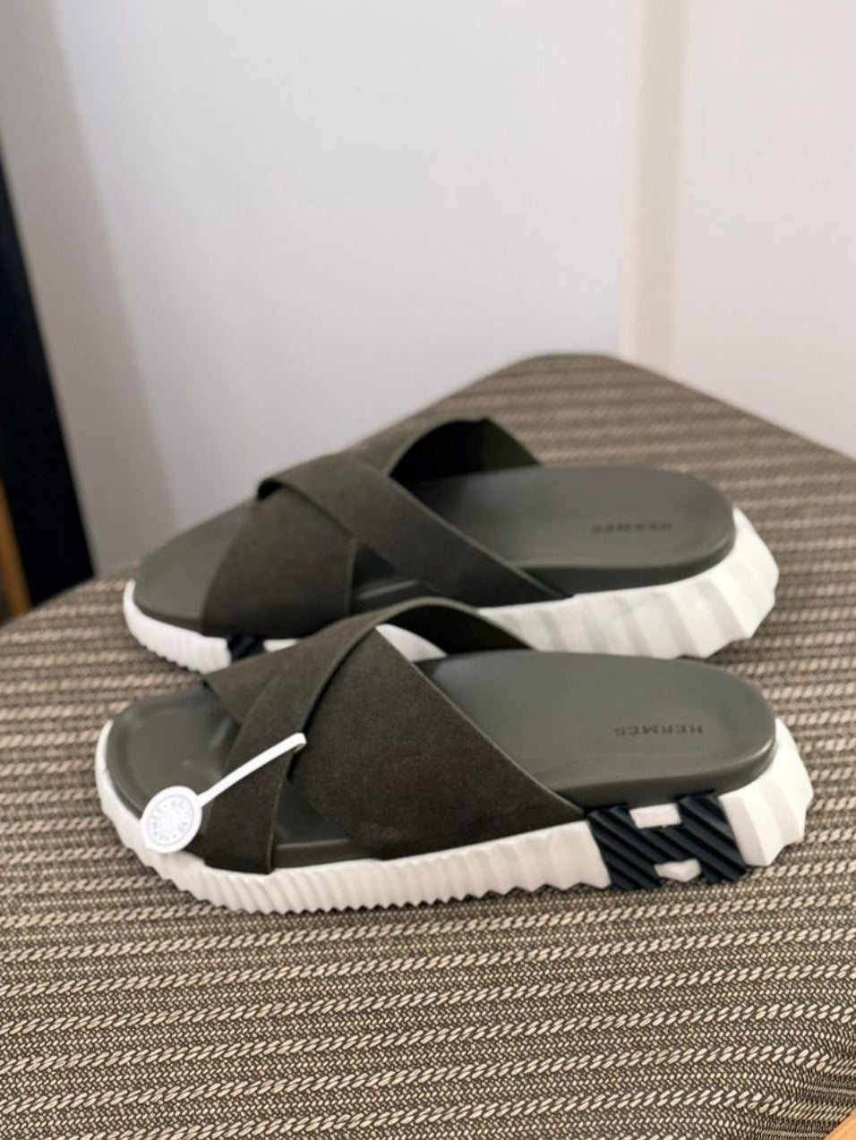 Hermès | Electro Blanc Sandals – Noir – Product Image 1
