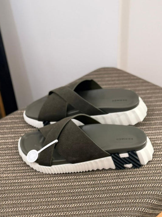 Hermès | Electro Blanc Sandals – Noir – Product Image 1
