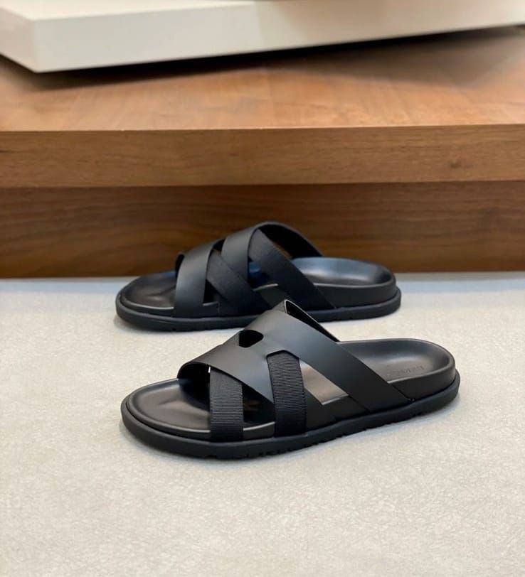 Hermès | Eric Sandals – Noir / Beige – Product Image 2