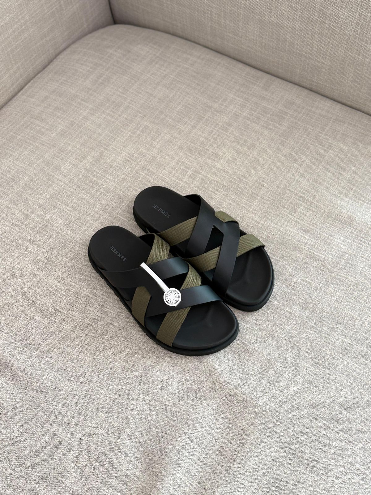 Hermès | Eric Sandals – Gold / Noir – Product Image 3