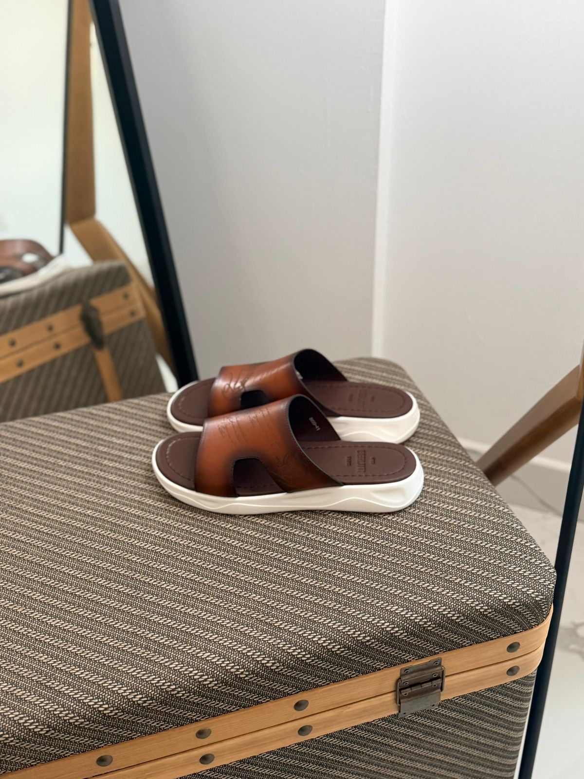 Hermès | Empire Poppy Feu Sandals – Orange – Product Image 2