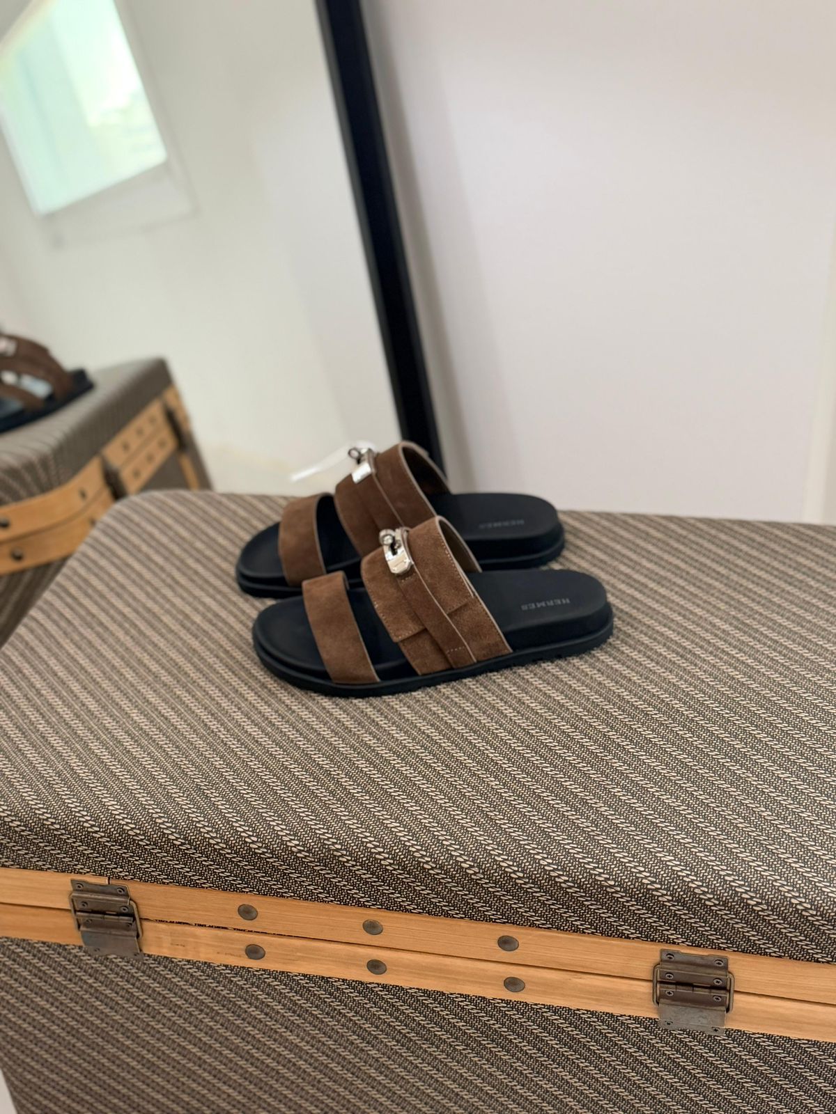 Hermès | Eric Sandals – Noir – Product Image 2