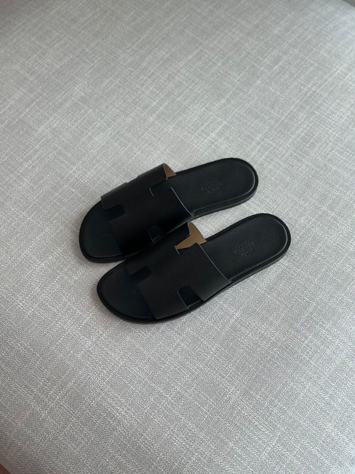 Hermès | Izmir Sandals – Gold / Tan – Product Image 2