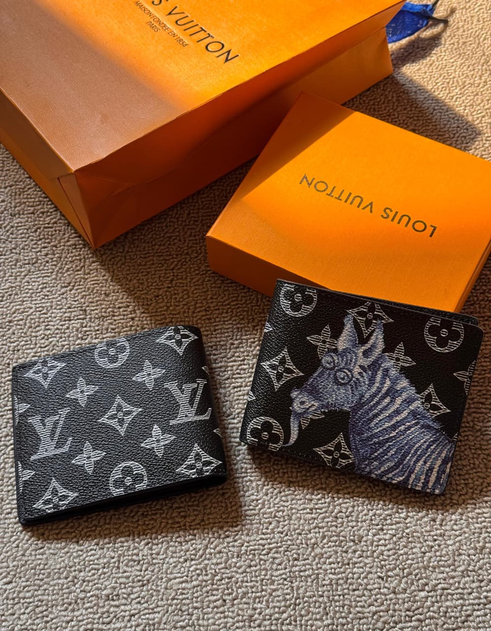 Louis Vuitton | Multiple Damier Graphite Alps Souvenir Patches Wallet – Black / Multicolor – Product Image 1