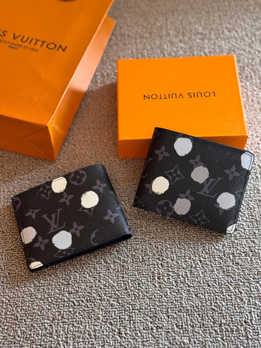 Louis Vuitton | Multiple Chalk Wallet – Black / White / Red – Product Image 1