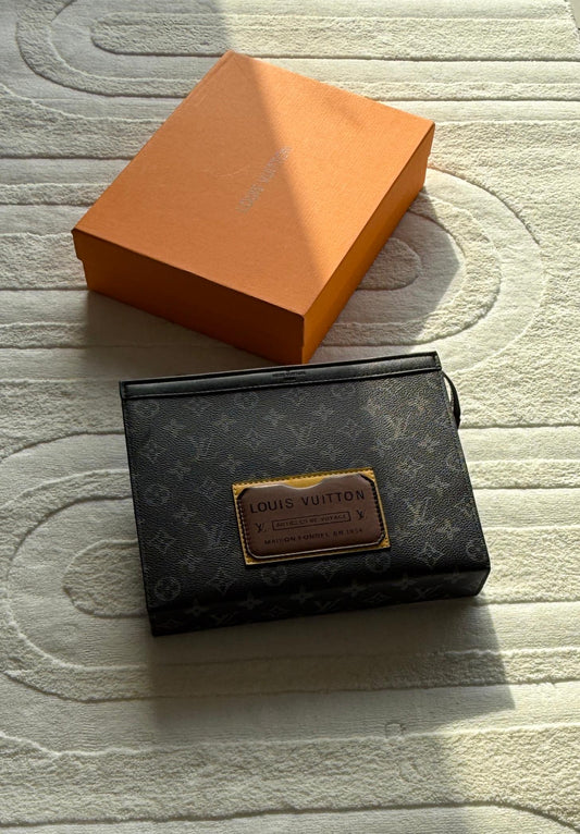 Louis Vuitton | Voyage Grained Matte LV Pouch – Grey – Product Image 1