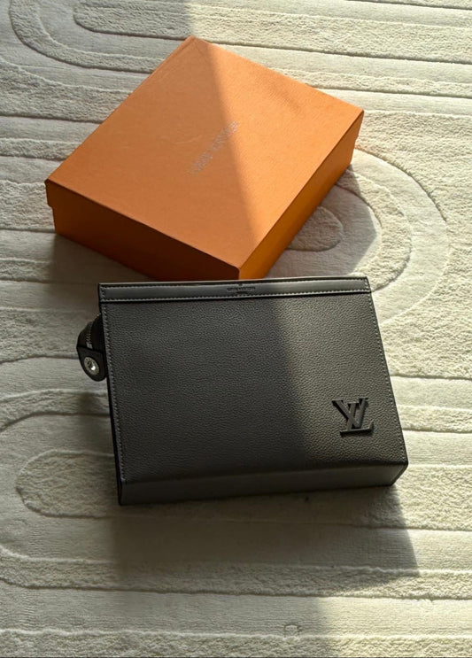 Louis Vuitton | x Nba Pouch – White / Blue / Red – Product Image 1