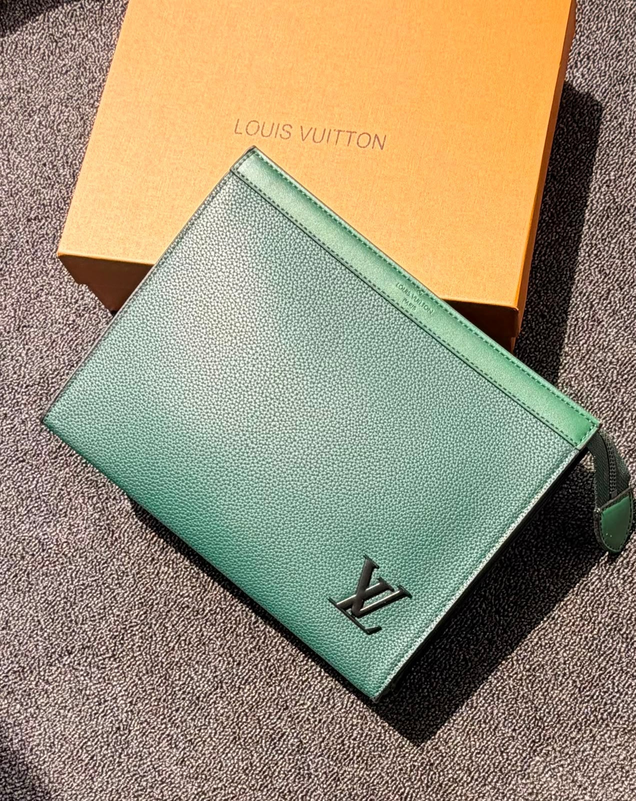 Louis Vuitton | Damier Graphite Pouch – Black / Charcoal / Grey – Product Image 1