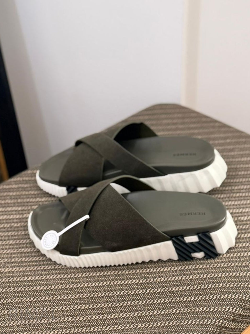 Hermès | Electro Blanc Sandals – Noir – Product Image 1