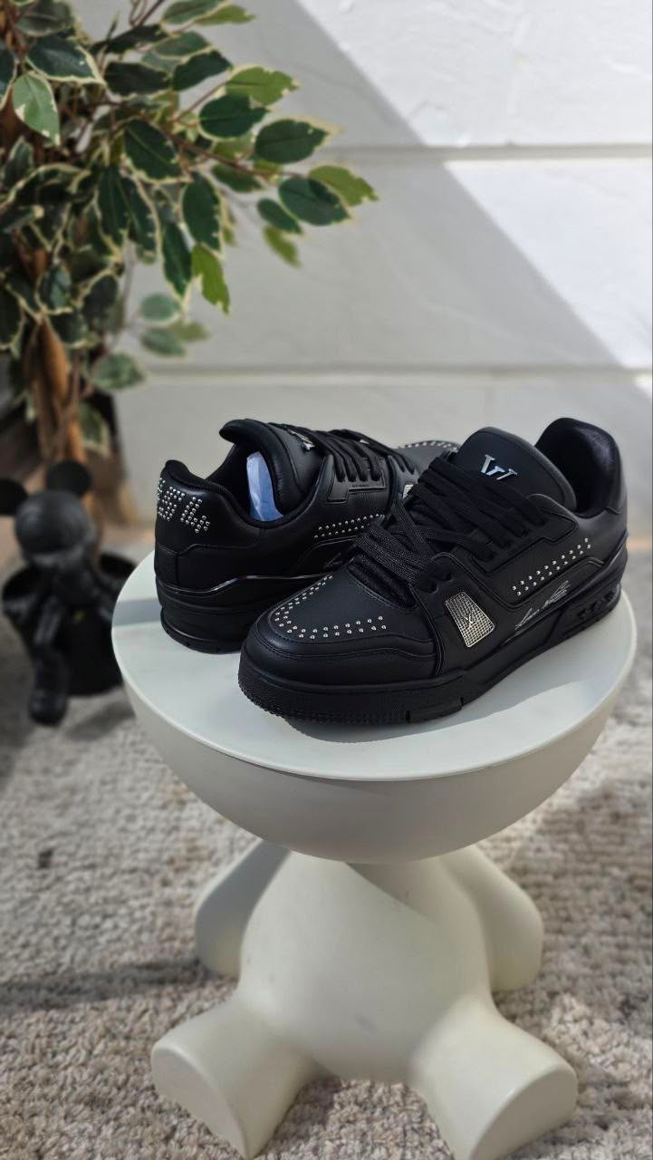 Louis Vuitton LV Trainer Leather Sneakers – Black - View 5