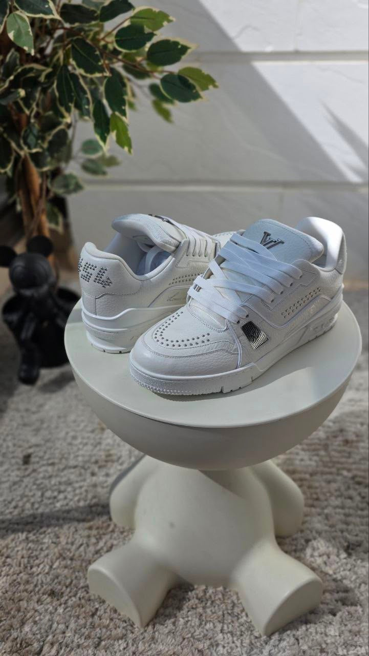 Louis Vuitton LV Leather Trainer Sneakers – White - View 5
