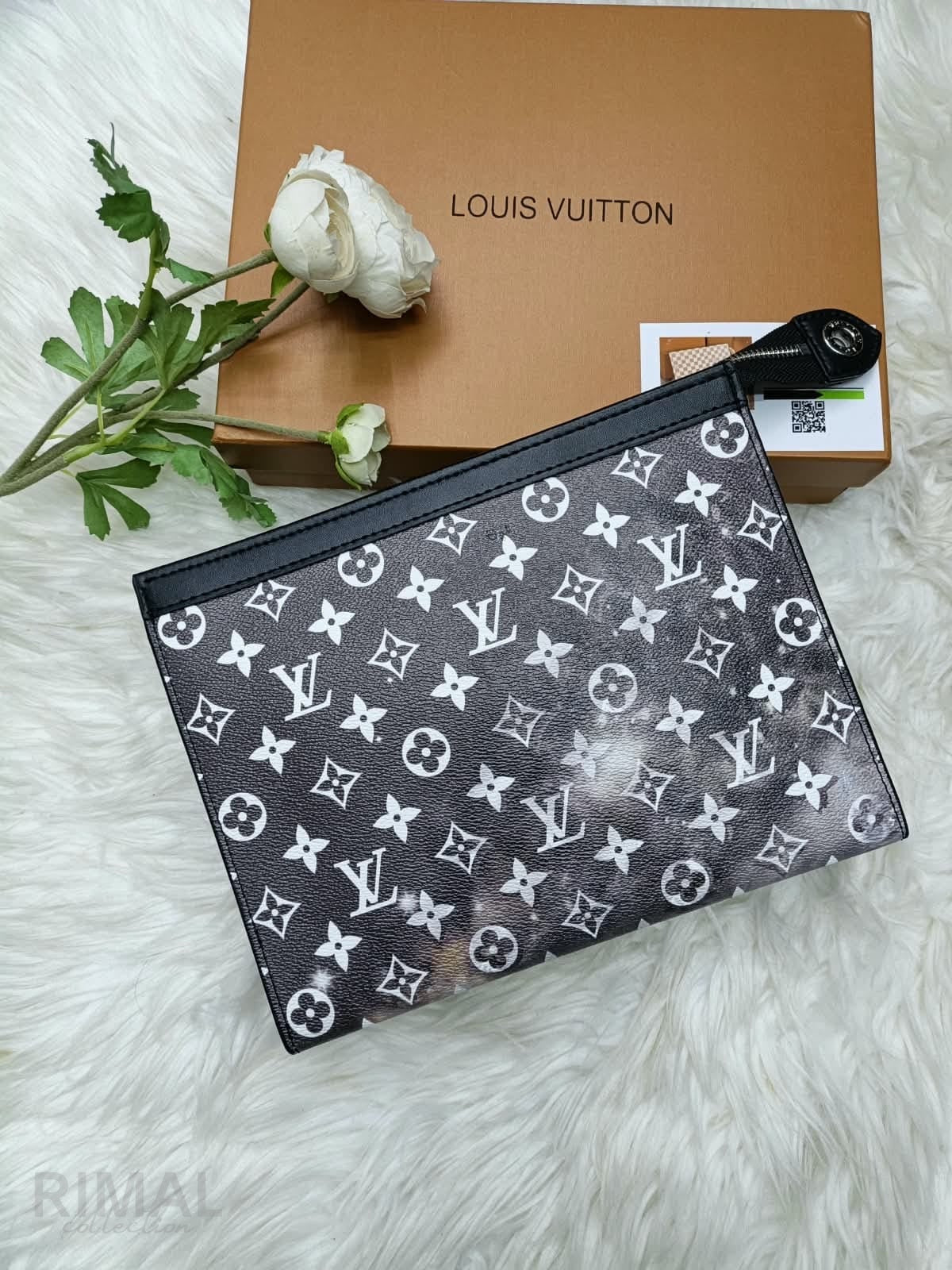 Louis Vuitton – Pochette Voyage MM Black Galaxy