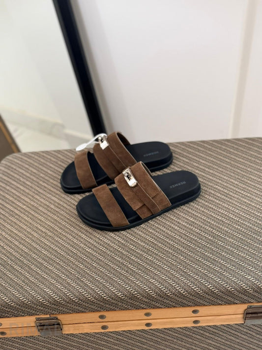 Hermès | Eric Sandals – Noir – Product Image 1