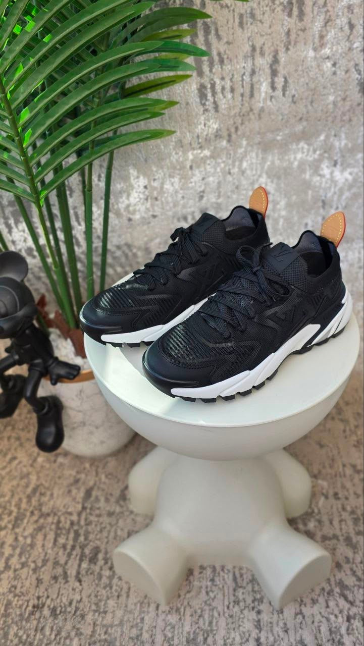 Louis Vuitton LV Runner Tatic Sneakers – Black & White - View 5