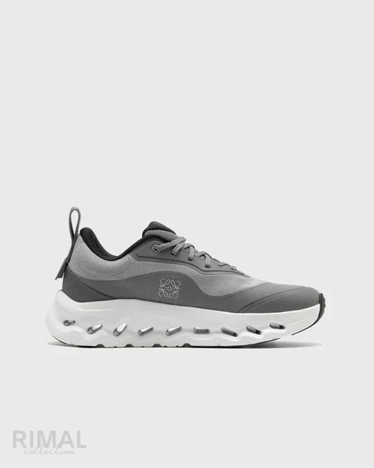 On Cloud | x Cloudtilt Sneakers – Grey – Product Image 4