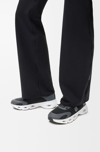 On Cloud | Cloudsolo Loewe Sneakers – Black – Product Image 2